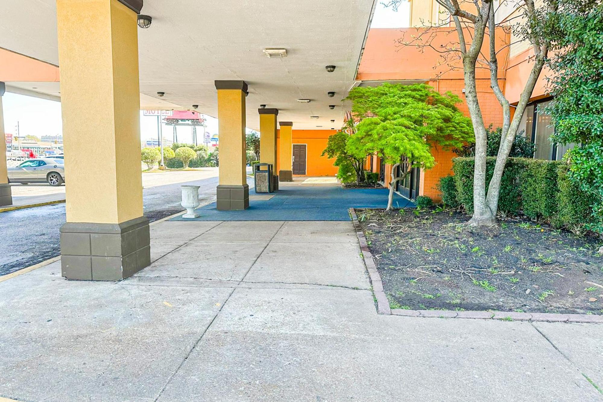 Hotel And Convention Center 3*